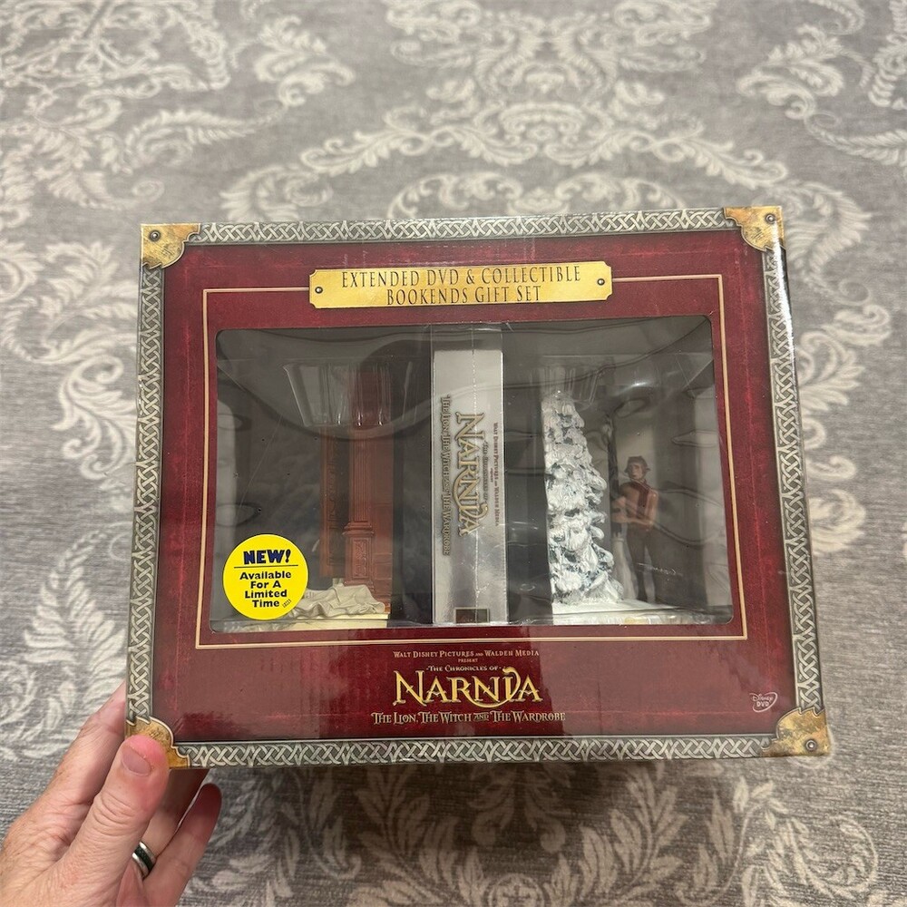 Chronicles of Narnia Lion Witch Wardrobe Extended DVD Bookends Gift Set